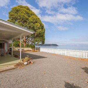 Lake Edge Cottage - Waitahanui Holiday Home Exterior photo