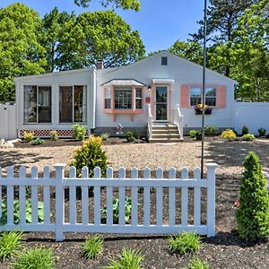 Charming West Yarmouth Home About 2 Mi To Beach! Exterior photo