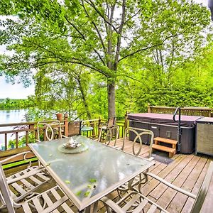 Cozy Retreat With Hot Tub, On Sleepy Hollow Lake! Villa Athens Exterior photo