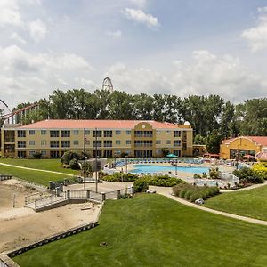 Cedar Point Sandcastle Suites Sandusky Exterior photo