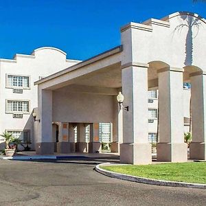 Baymont By Wyndham Safford Hotel Exterior photo