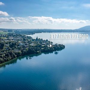 All Decked Out On The Lake - Taupo Villa Exterior photo