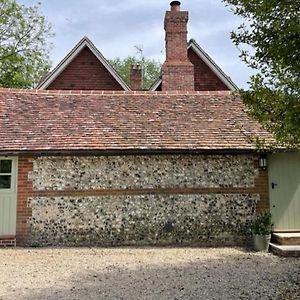 Stylish Bolthole In The Heart Of The Meon Valley Hotel East Meon Exterior photo