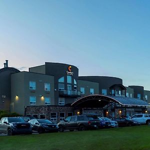 Comfort Inn & Suites Medicine Hat Exterior photo