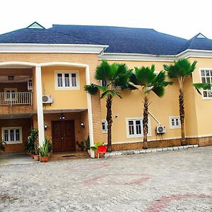 Smart Apartment - 4-Bedroom Short-Stay Home In A Secured Location Port Harcourt Exterior photo