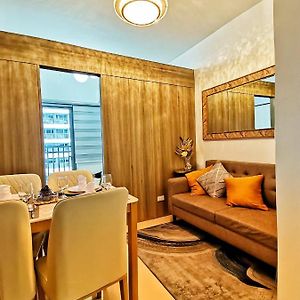 Stylish 1 Bedroom Condo Unit With Perfect Pool View Balcony At Fame Residences Mandaluyong Exterior photo