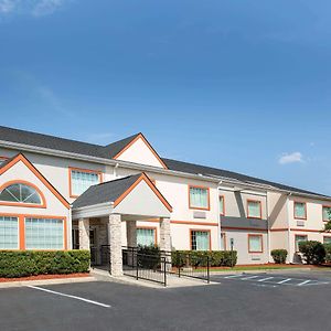 Microtel Inn & Suites By Wyndham Columbia Fort Jackson N Exterior photo