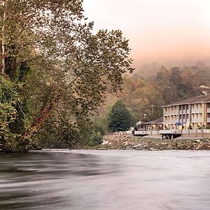 Best Western Plus River Escape Sylva / Dillsboro Hotel Exterior photo