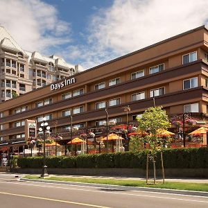 Days Inn By Wyndham Victoria On The Harbour Exterior photo