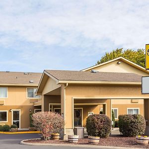 Super 8 By Wyndham Lagrande Hotel La Grande Exterior photo