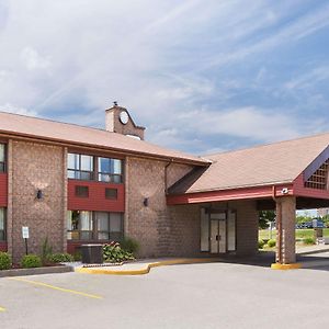 Travelodge By Wyndham Barrie Exterior photo