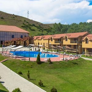 Best Western Bohemian Resort Sevan Exterior photo