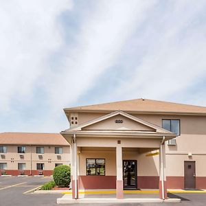 Super 8 By Wyndham Rock Falls Sterling Area Hotel Exterior photo