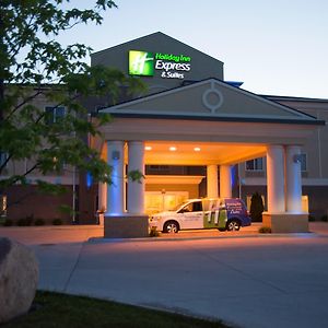 Holiday Inn Express & Suites Northwood Silver Lake Exterior photo