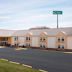 Quality Inn Fairmont Exterior photo