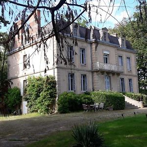 Chateau Du Grand Lucay Bed & Breakfast Bourbon-l'Archambault Exterior photo