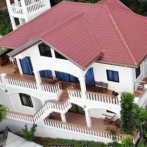Charming 6-Bed House In Puerto Galera Villa Exterior photo