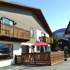 Chalet Continental Motel Valemount Exterior photo