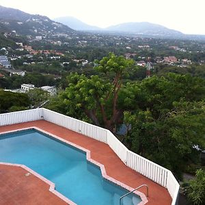 Hill Top Kingston Jamaica Bed & Breakfast Exterior photo