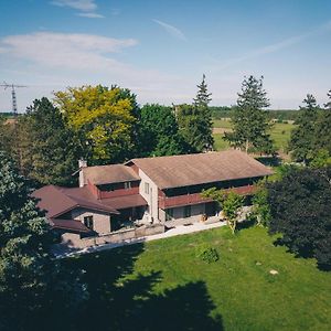 Servus Stratford Bed & Breakfast Exterior photo