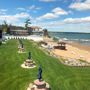 The Beach Haus - Traverse City Hotel Exterior photo