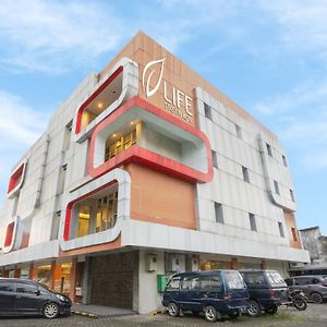 Life Hotel Stasiun Kota Surabaya Exterior photo