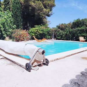 Studio Entressen: Piscine, Jeux et Pétanque Apartment Exterior photo