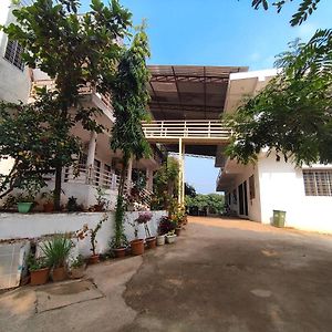 V J Farmstay Garudeshwar Exterior photo