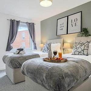 City Centre Apartment With Free Parking, Balcony, Super-Fast Wifi And Smart Tv With Netflix By Yoko Property Northampton Exterior photo