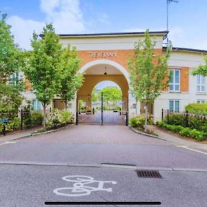 Caya Living: Central Windsor Apartment with Castle Views Exterior photo