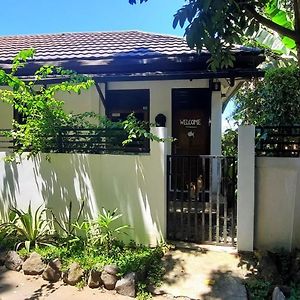 Guesthouse The 4 Fish Manado Exterior photo