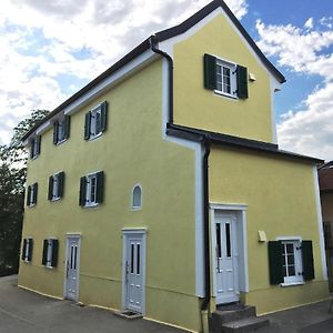 Haus Am Eck - Gaestehaus Und Appartements Altotting Exterior photo