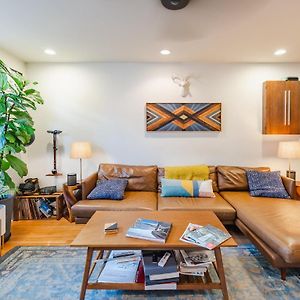 Bedroom In Thoughtfully Decorated East Passyunk Home Philadelphia Exterior photo