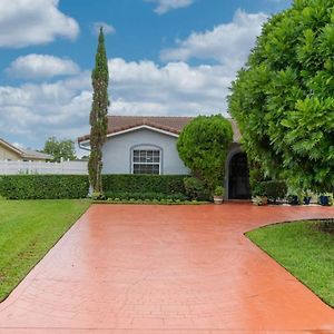 Three Bedroom Pool Home With Modern Interior Design Coral Springs Exterior photo