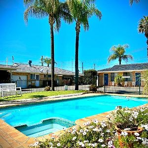 Town And Country Motor Inn Tamworth Exterior photo