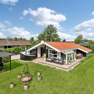 Nice Home In Juelsminde With Sauna Sonderby  Exterior photo