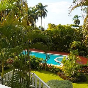 Lola'S Tropical Oasis Apartment Montego Bay Exterior photo