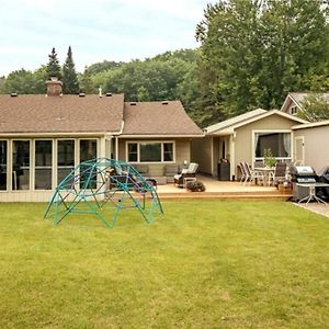 Pines Bay Waterfront Cottage With Hot Tub! Kawartha Lakes Exterior photo