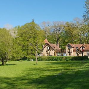 Gite Dans Un Domaine Historique Villa Chevreuse Exterior photo