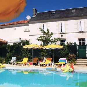 Maison De Charme Avec Piscine Chauffee Et Jardin Prive, Ideale Pour Familles - Fr-1-653-85 Villa Saint-Cybardeaux Exterior photo