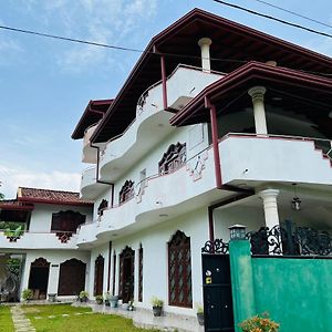 White Elephant Villa & Restaurant Beruwala Exterior photo