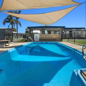 Ocean Bridge Lakes Entrance Motel Exterior photo