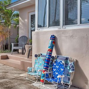 Art Deco Pool House Mile And A Half To Beach Pets Welcome Apartment Lake Worth Beach Exterior photo