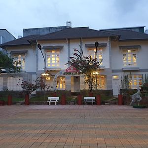 Khach San Huong Me Hotel Buon Ma Thuot Exterior photo