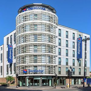 Travelodge London Hounslow Exterior photo