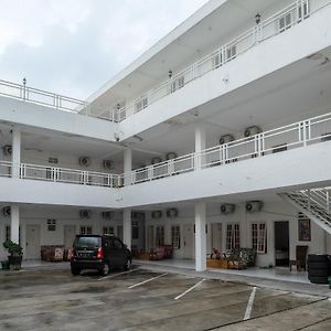 Reddoorz Plus Near Ums Solo Hotel Exterior photo