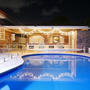 Fantastic Family Home With Pool At Concord Sydney Exterior photo