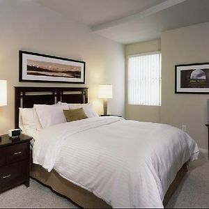 Meridian Parkside Hotel Newport News Room photo