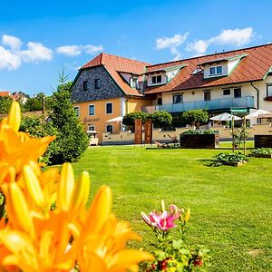 Gasthof Knappenwirt Hotel Mariahof Exterior photo