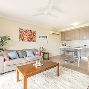 Seasalt Airlie Best Location 1Bed Apt Private Spa Unit 4 - Located Within "Airlie Central Apartments" Airlie Beach Exterior photo